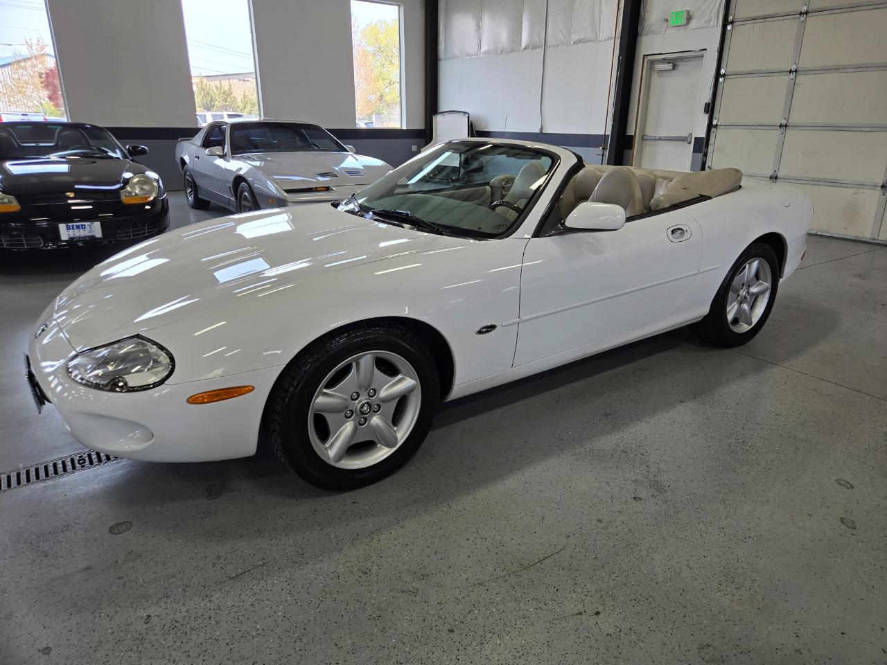 Jaguar XK8 2dr Convertible 1998