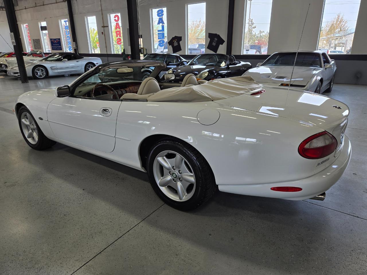 Jaguar XK8 2dr Convertible 1998