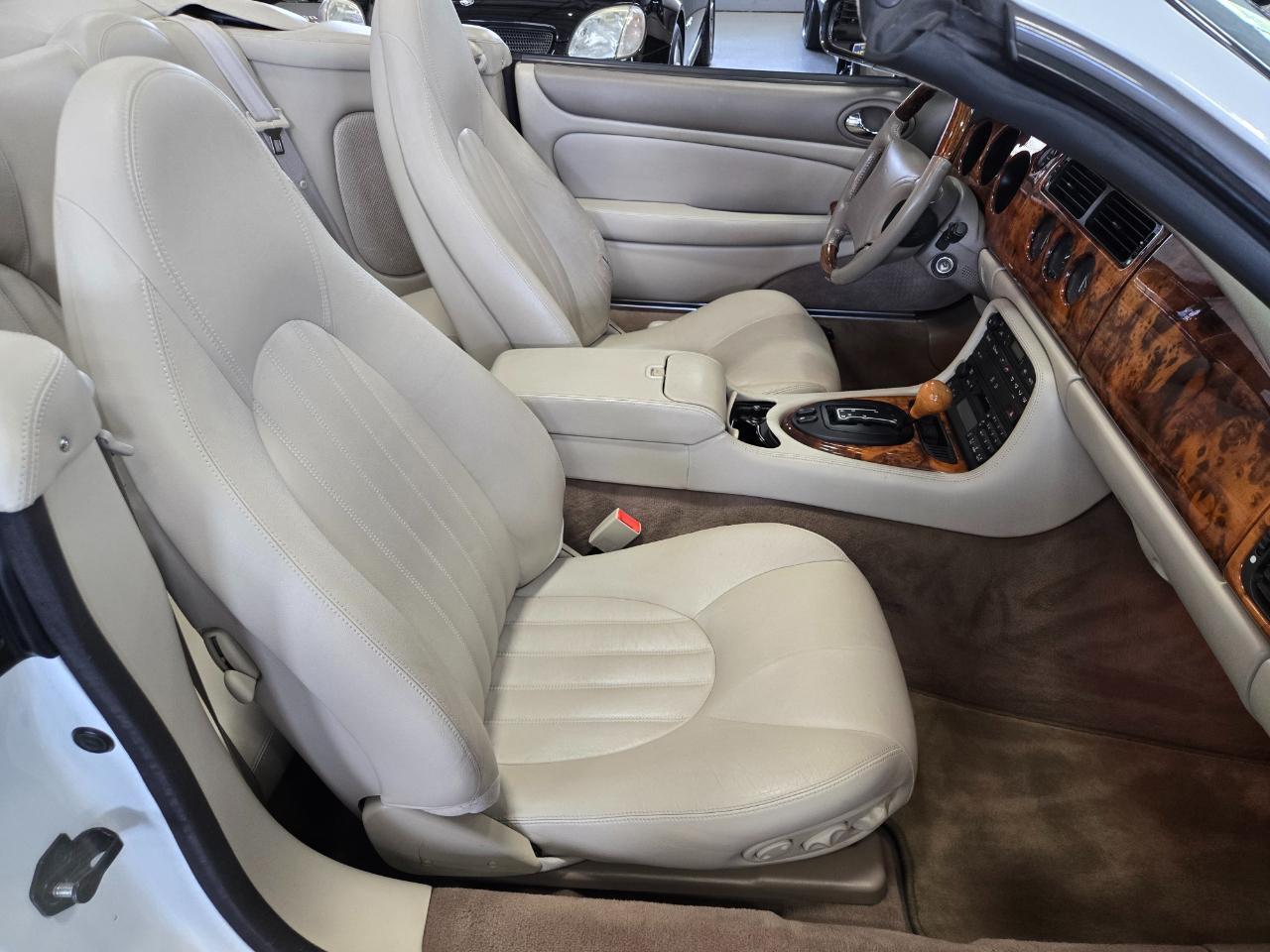 Jaguar XK8 2dr Convertible 1998