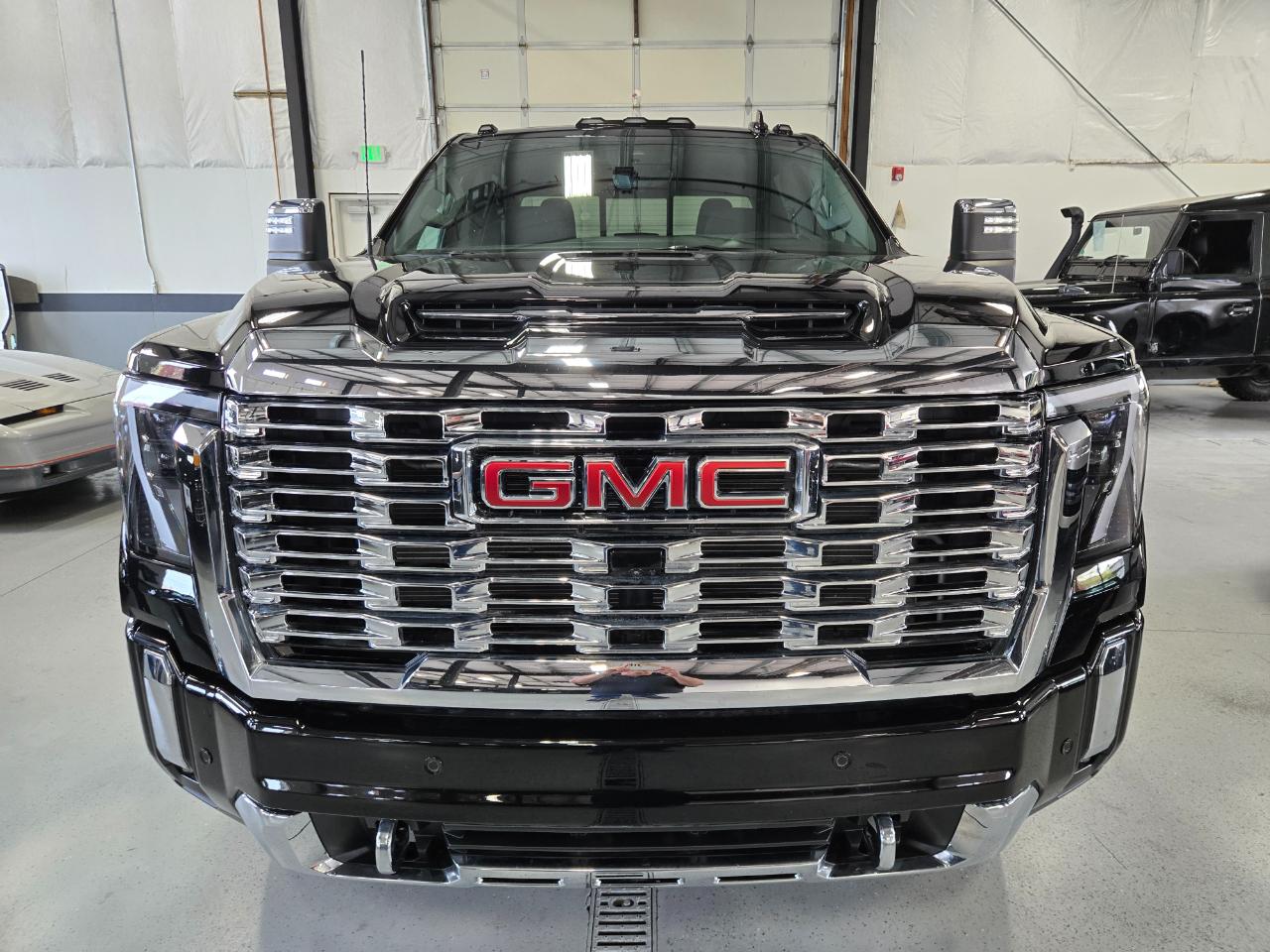 GMC Sierra 3500HD 4WD Crew Cab 172" Denali 2025