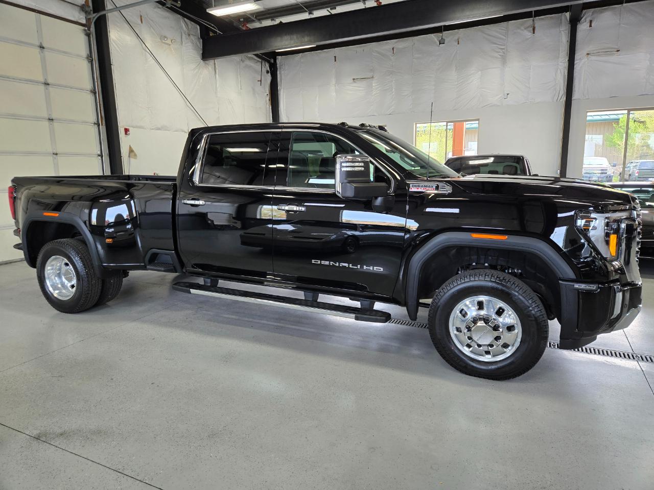 GMC Sierra 3500HD 4WD Crew Cab 172" Denali 2025