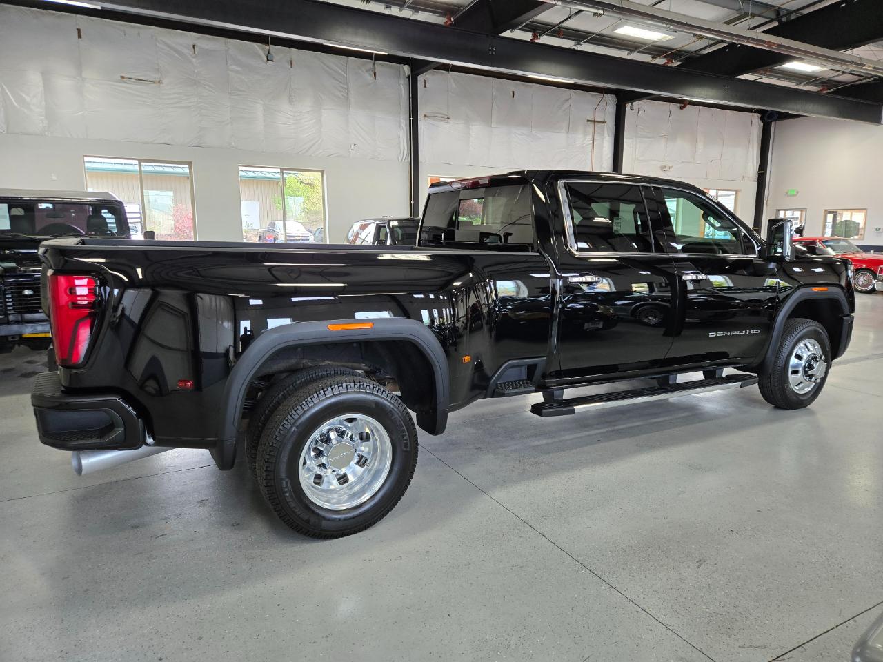 GMC Sierra 3500HD 4WD Crew Cab 172" Denali 2025