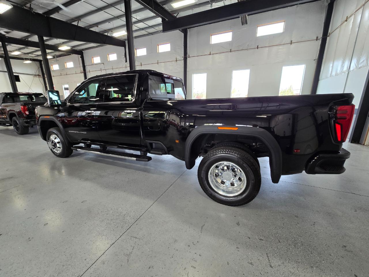 GMC Sierra 3500HD 4WD Crew Cab 172" Denali 2025
