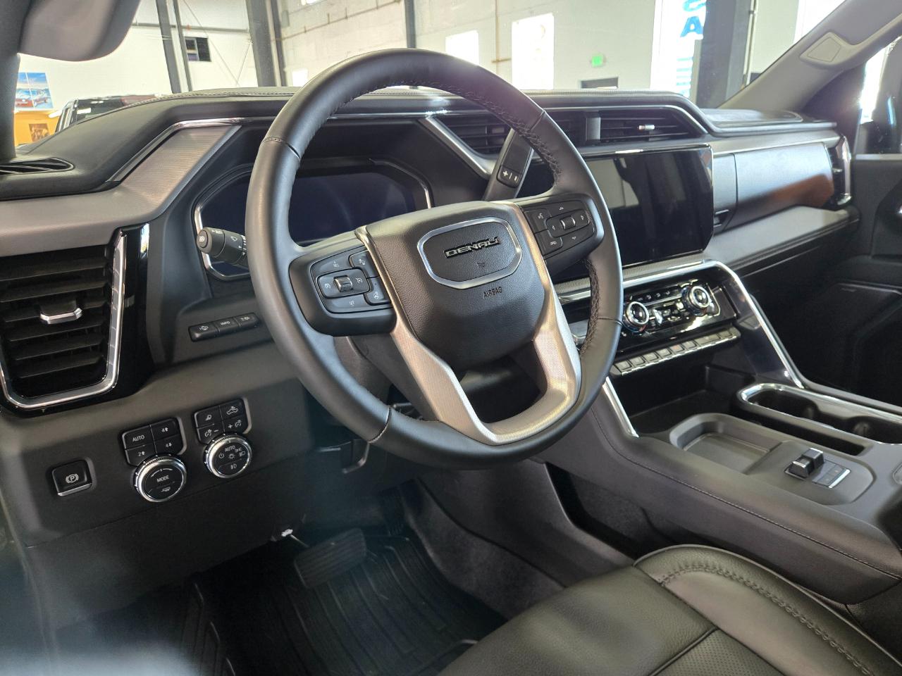 GMC Sierra 3500HD 4WD Crew Cab 172" Denali 2025