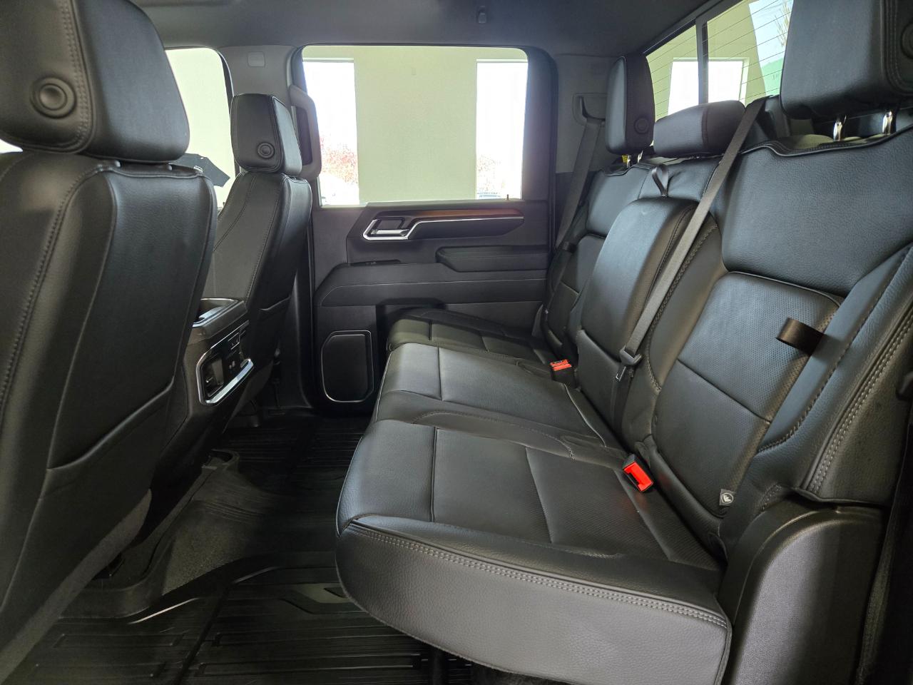 GMC Sierra 3500HD 4WD Crew Cab 172" Denali 2025