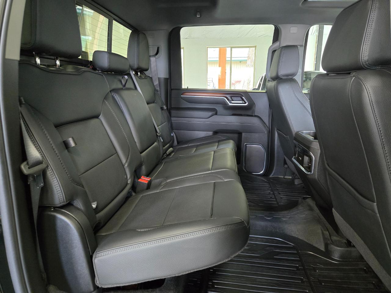 GMC Sierra 3500HD 4WD Crew Cab 172" Denali 2025
