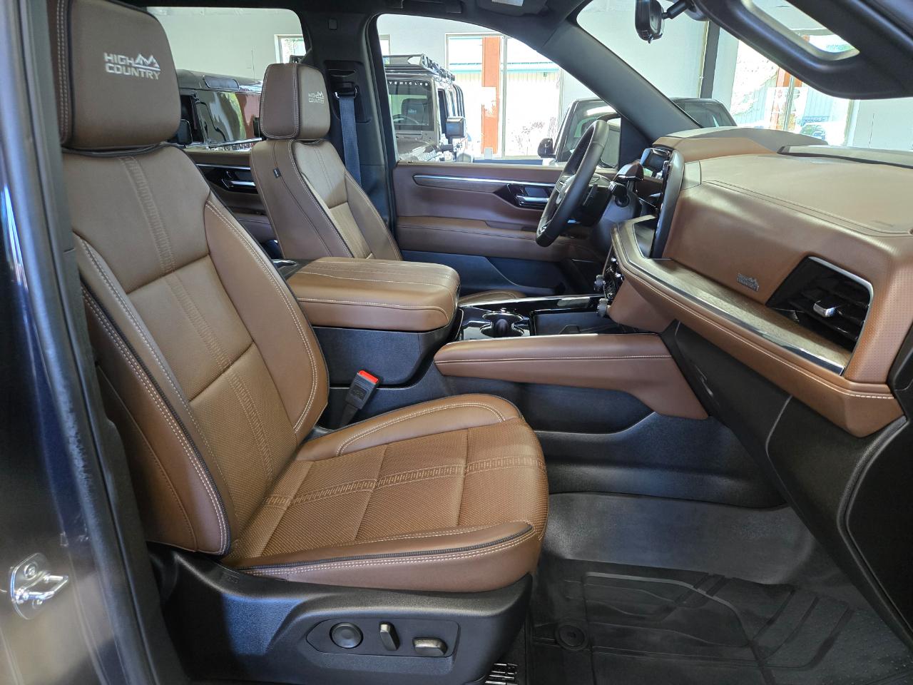 Chevrolet Tahoe 4WD 4dr High Country 2025