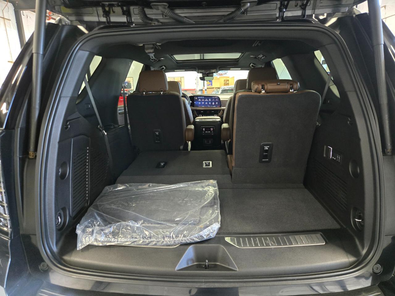 Chevrolet Tahoe 4WD 4dr High Country 2025