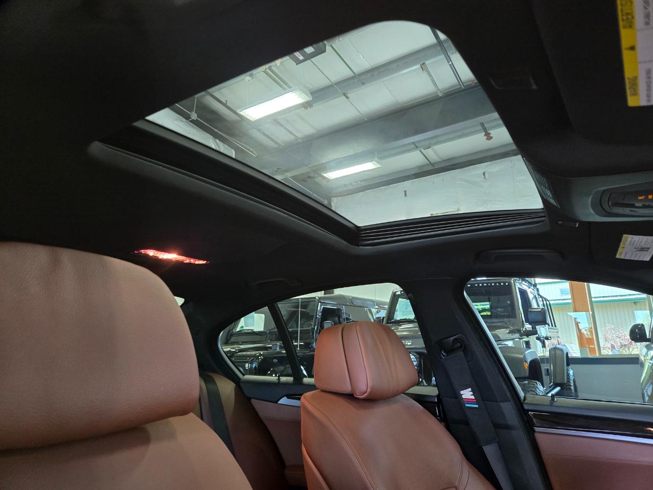 BMW 5 Series 4dr Sdn 535i xDrive AWD 2013