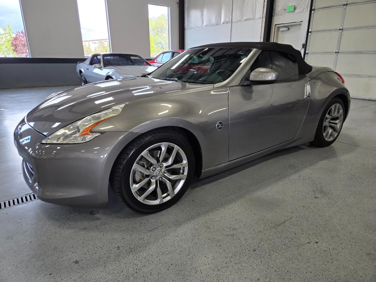 Nissan 370Z 2dr Roadster Auto Touring 2010