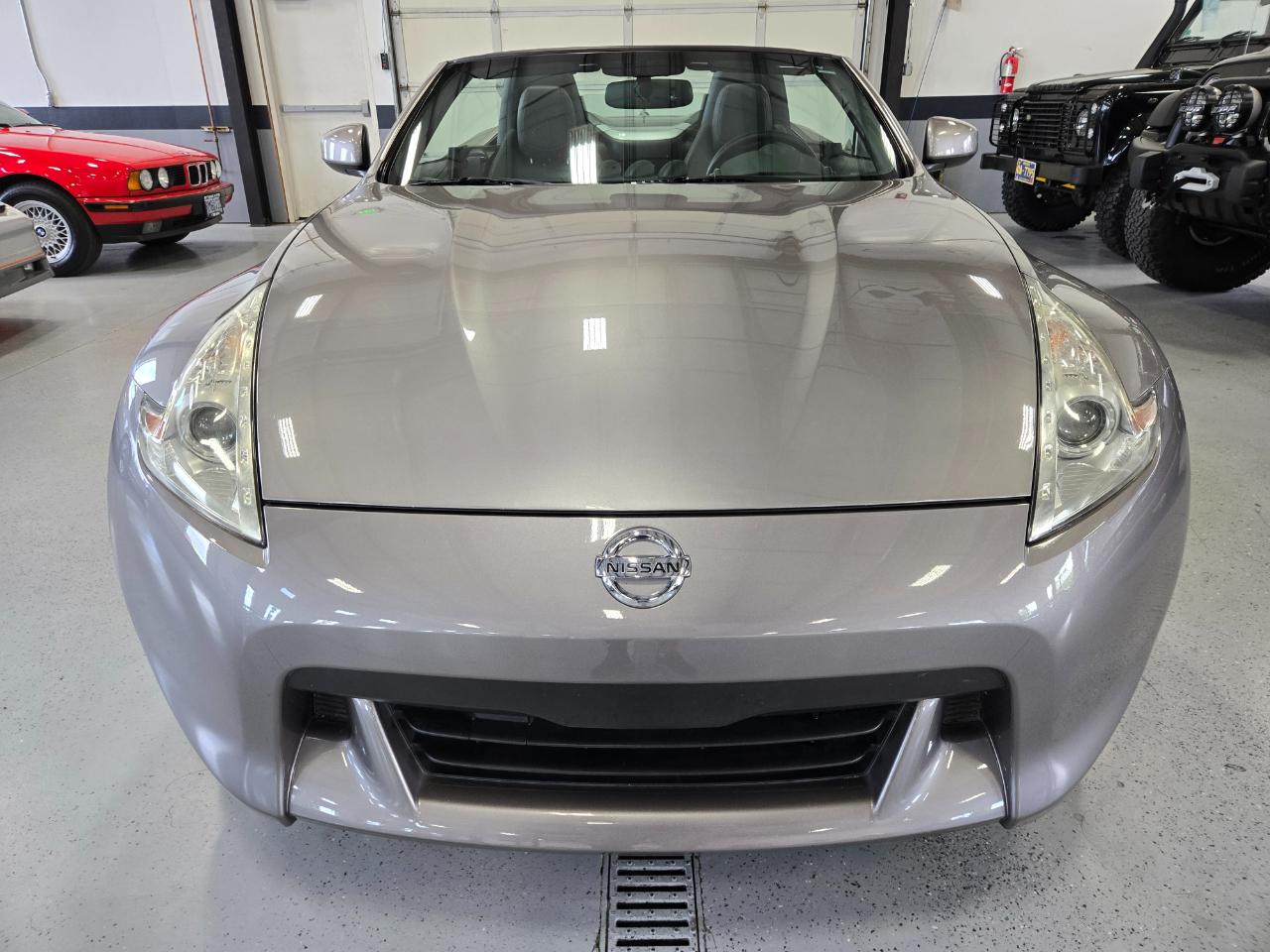 Nissan 370Z 2dr Roadster Auto Touring 2010