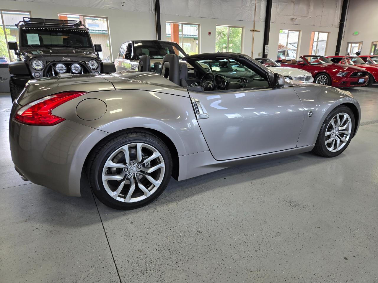 Nissan 370Z 2dr Roadster Auto Touring 2010