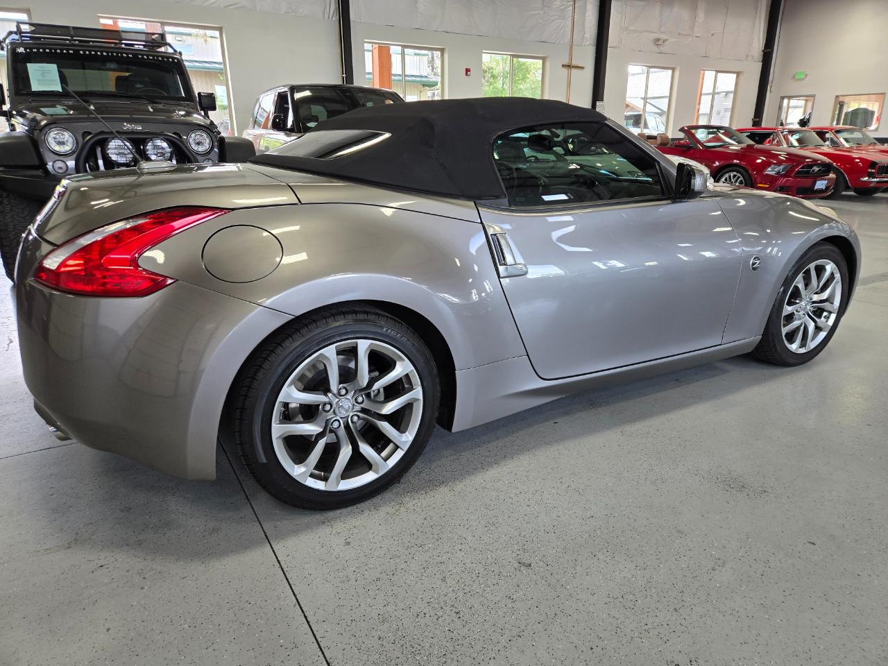 Nissan 370Z 2dr Roadster Auto Touring 2010