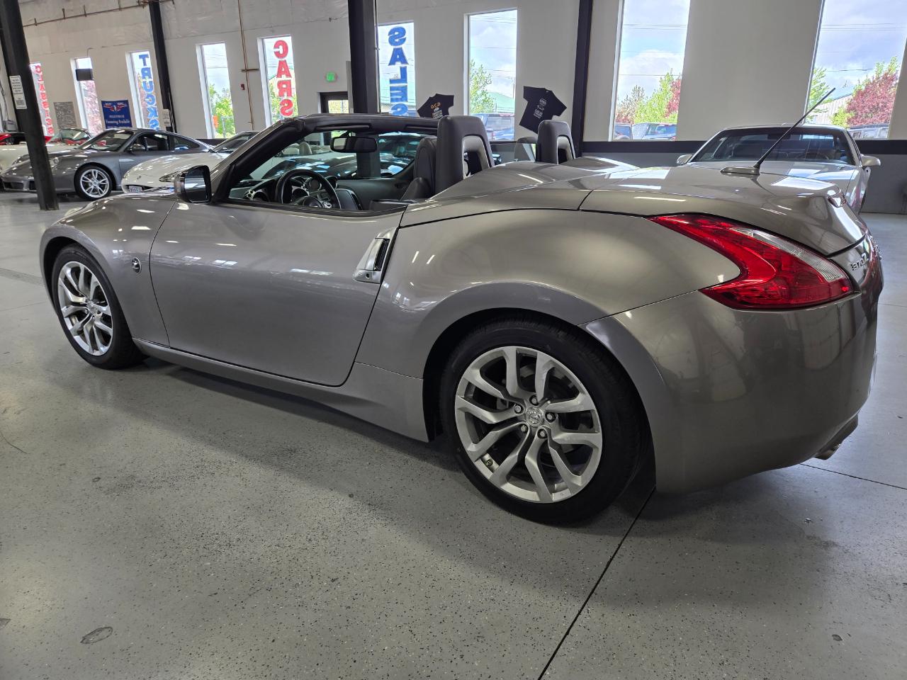 Nissan 370Z 2dr Roadster Auto Touring 2010