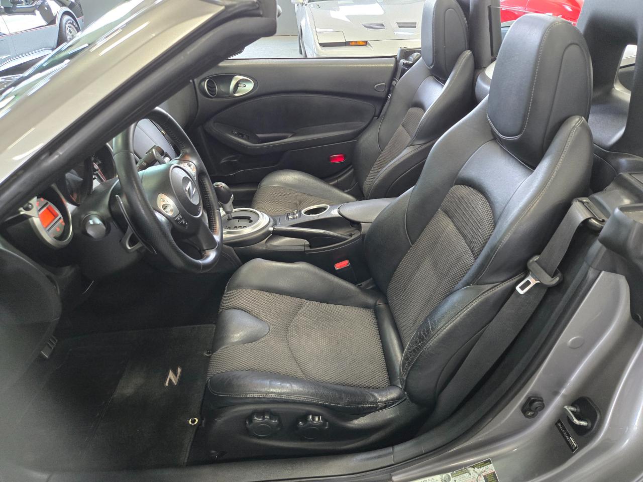 Nissan 370Z 2dr Roadster Auto Touring 2010