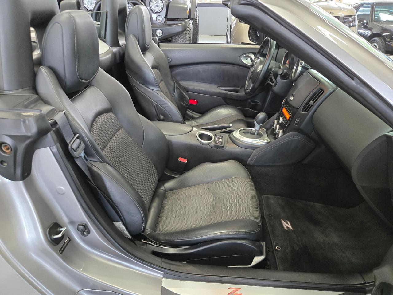 Nissan 370Z 2dr Roadster Auto Touring 2010