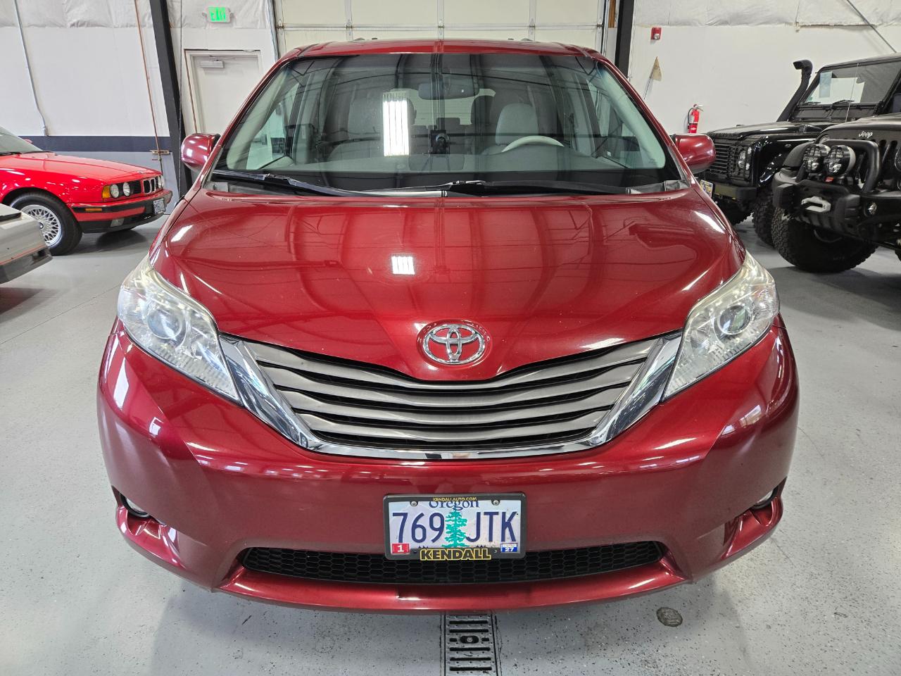 Toyota Sienna 5dr 7-Pass Van V6 XLE AAS FWD (Natl) 2014