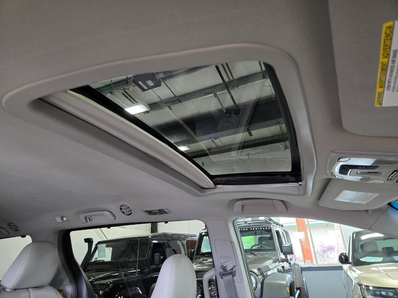 Toyota Sienna 5dr 7-Pass Van V6 XLE AAS FWD (Natl) 2014