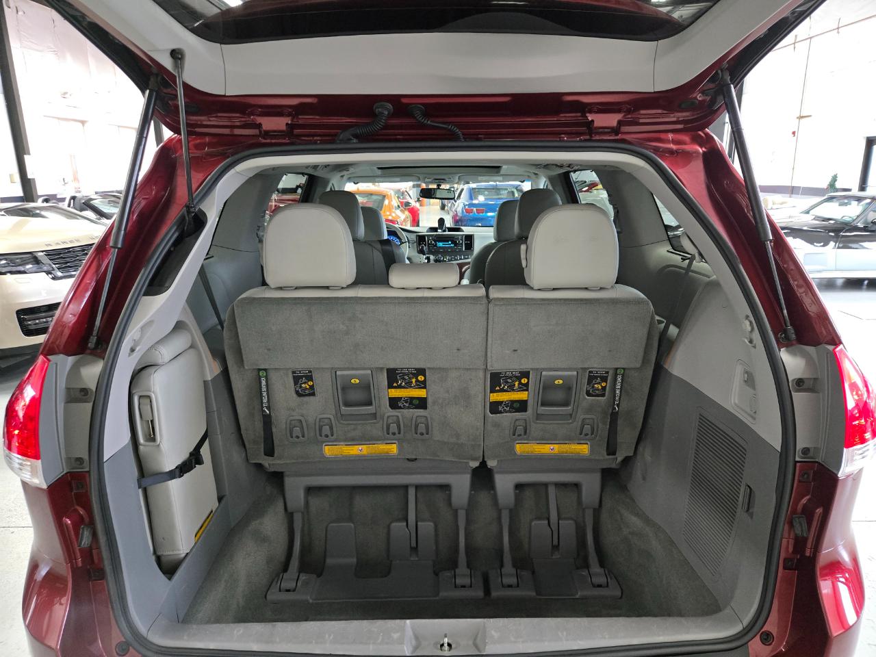 Toyota Sienna 5dr 7-Pass Van V6 XLE AAS FWD (Natl) 2014