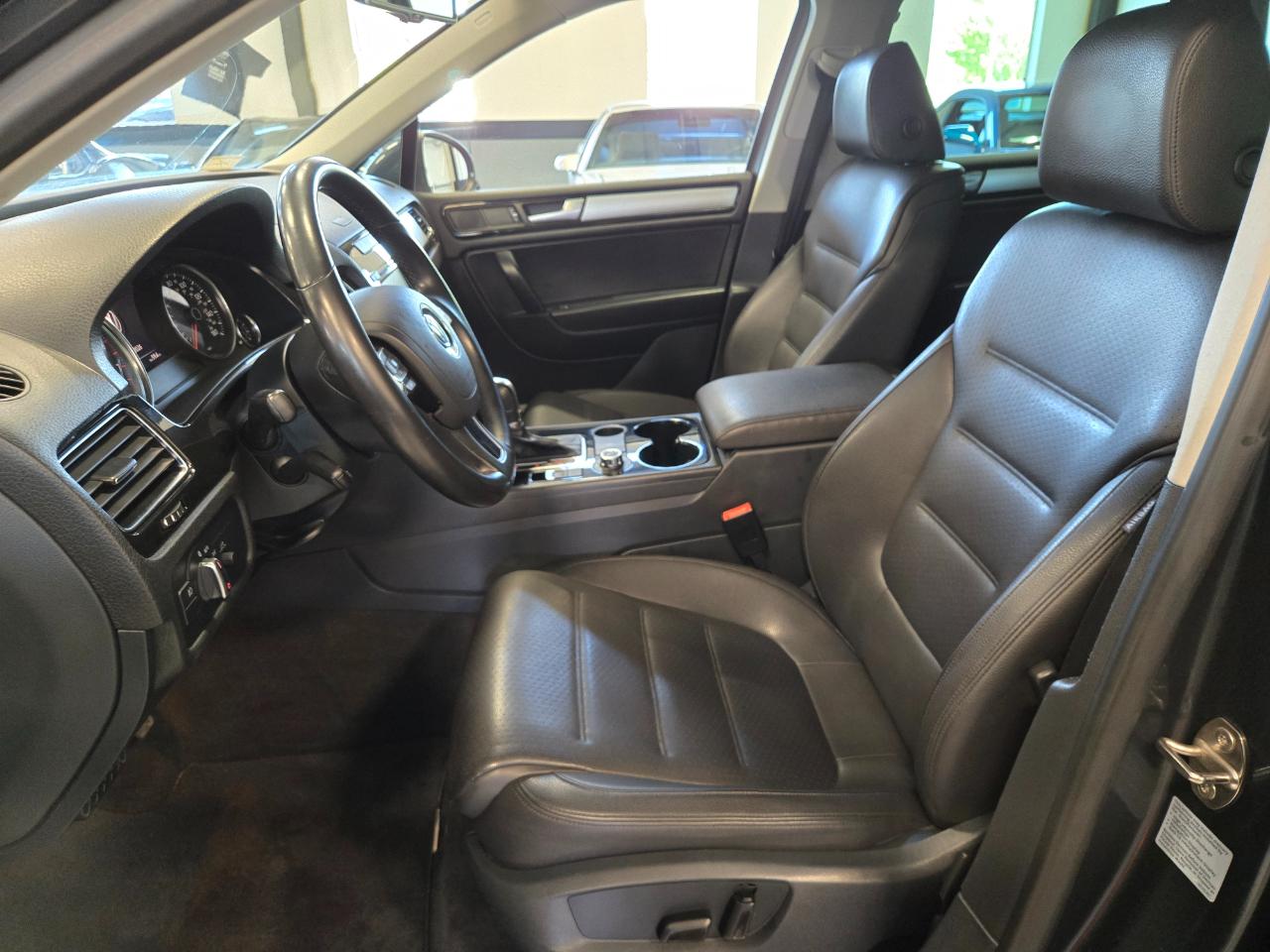 Volkswagen Touareg 4dr 3.6L Sport 2014