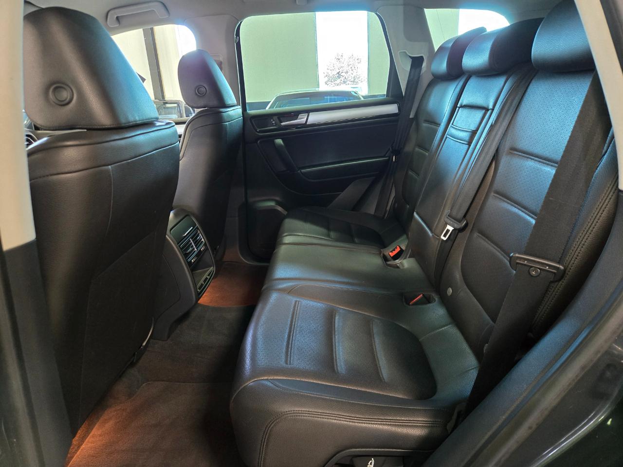 Volkswagen Touareg 4dr 3.6L Sport 2014