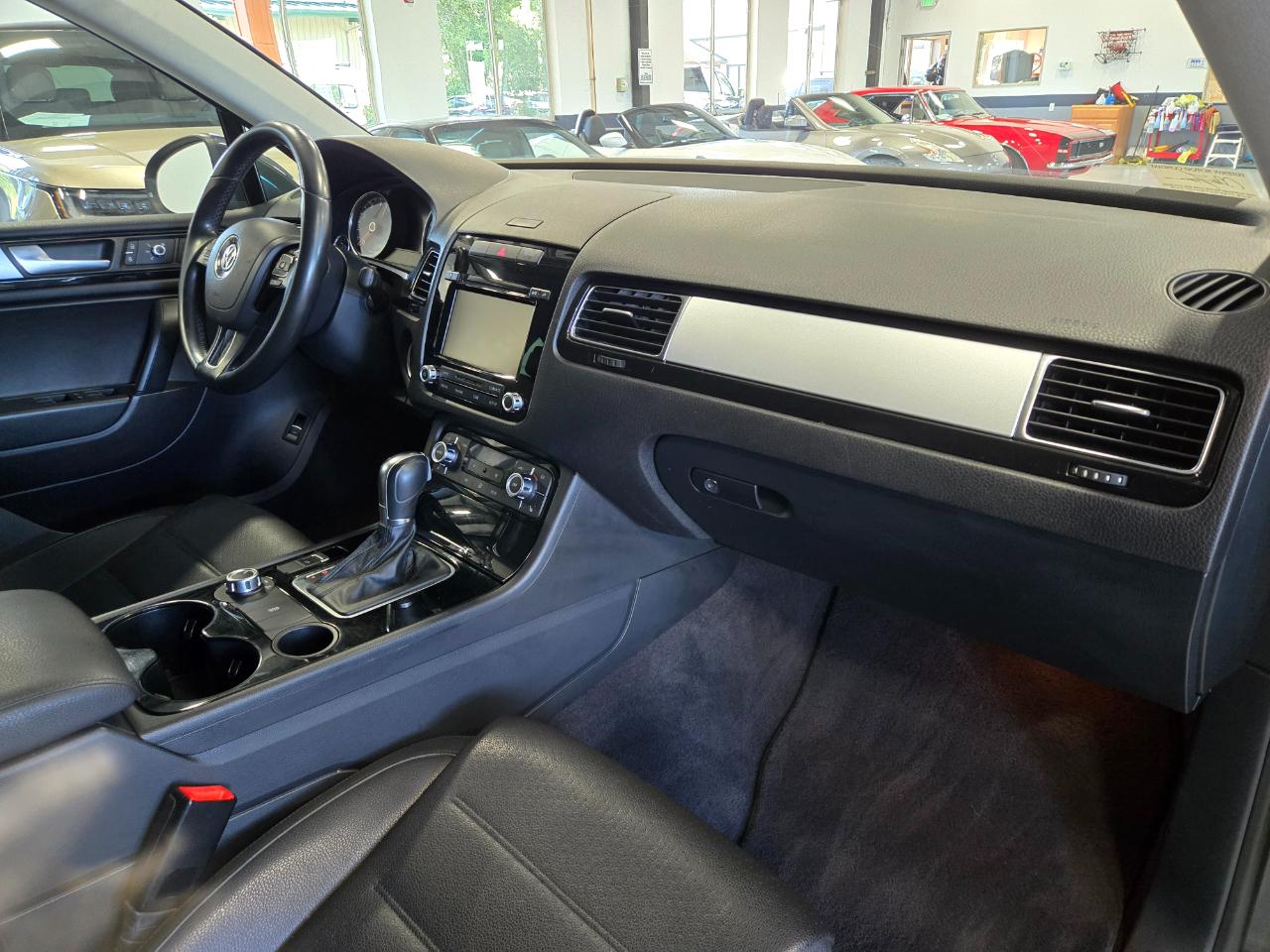 Volkswagen Touareg 4dr 3.6L Sport 2014
