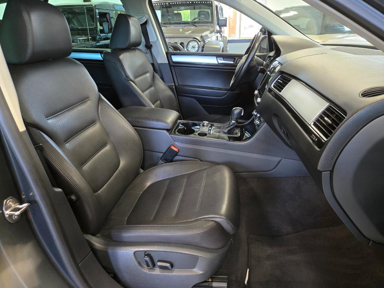 Volkswagen Touareg 4dr 3.6L Sport 2014