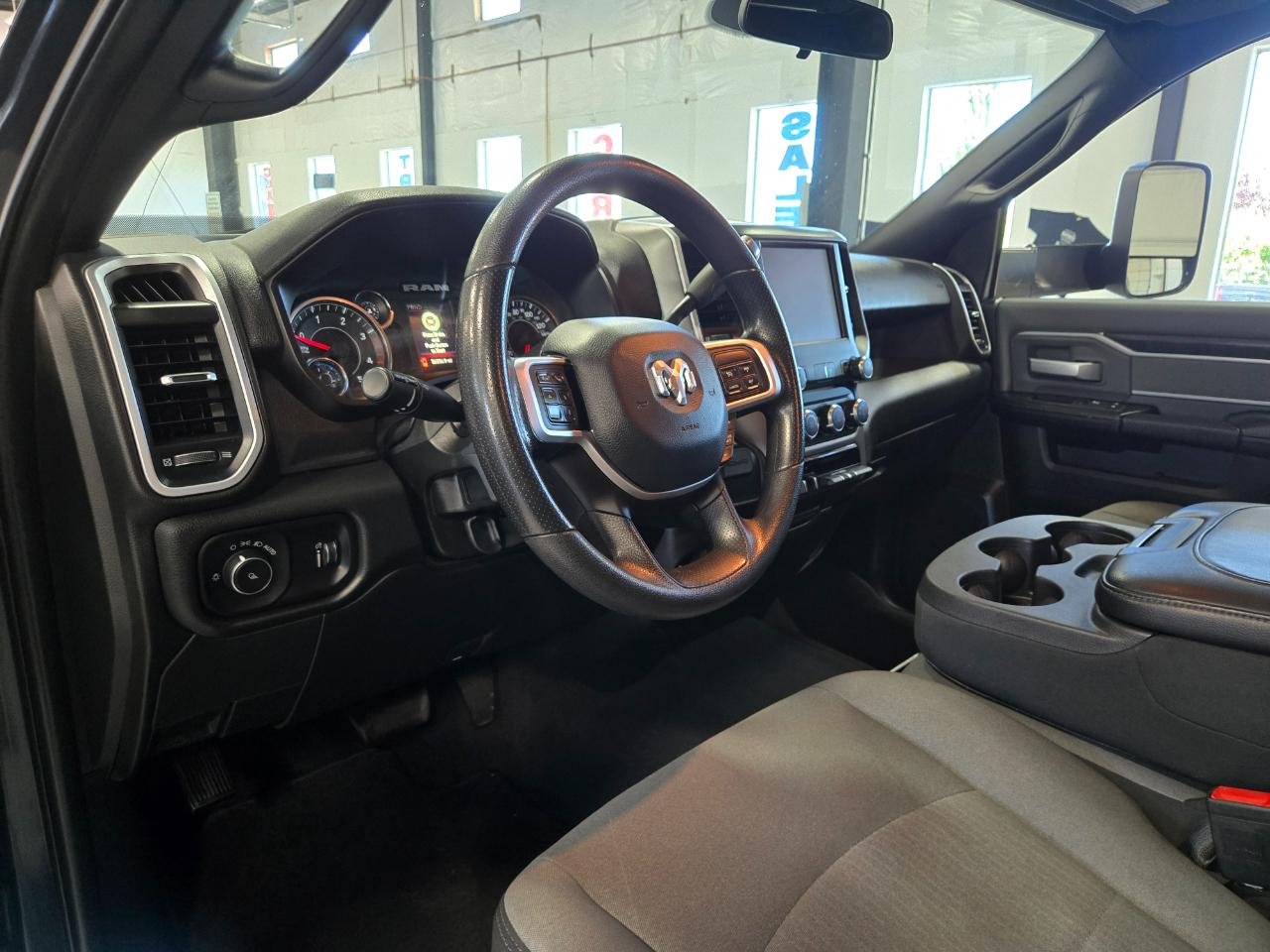 RAM 2500 Big Horn 4x4 Crew Cab 8' Box 2022