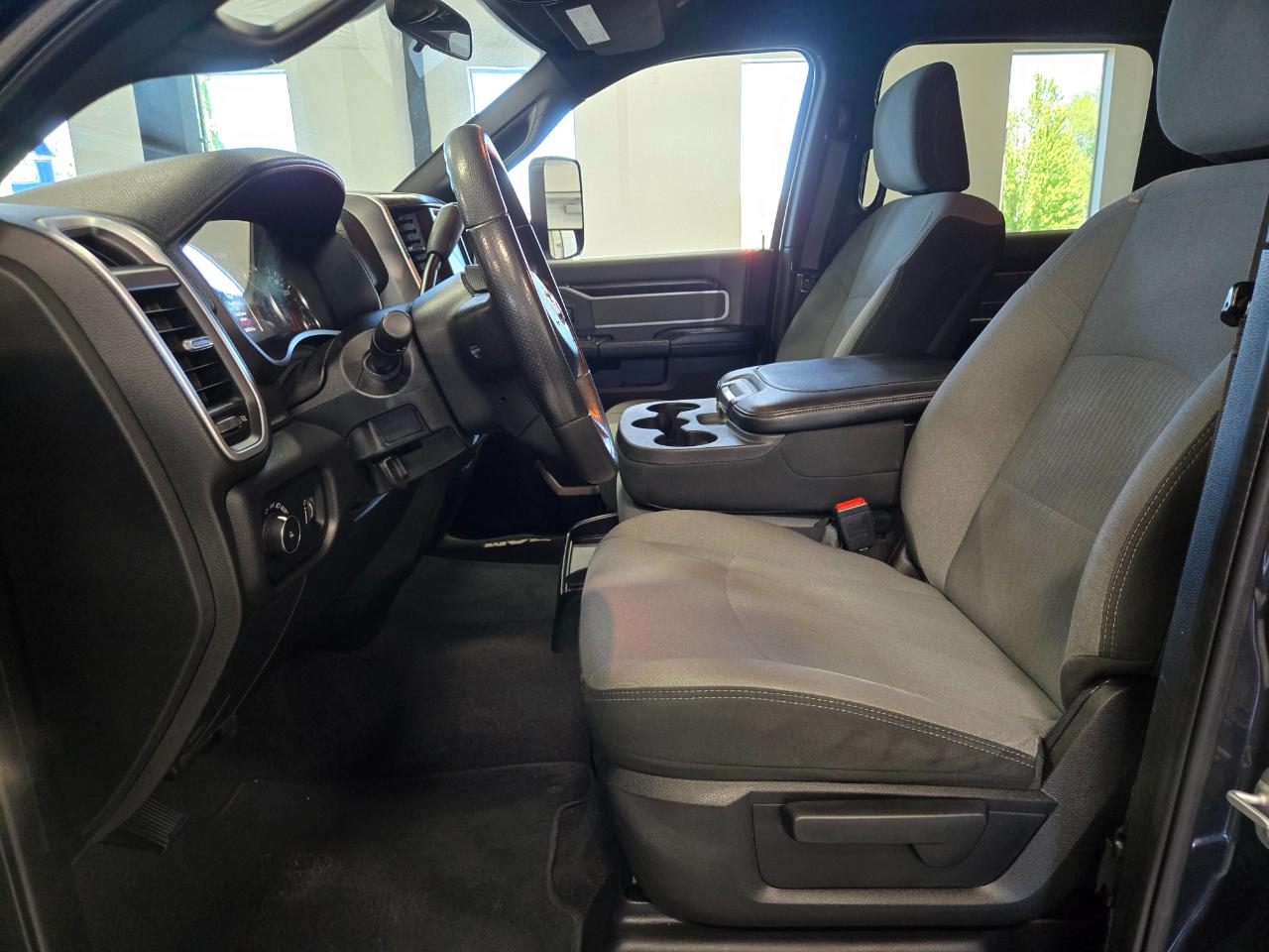 RAM 2500 Big Horn 4x4 Crew Cab 8' Box 2022