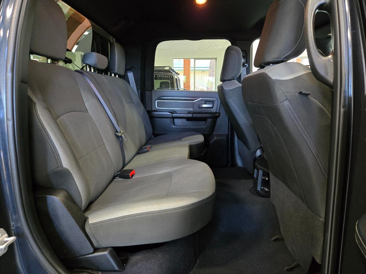RAM 2500 Big Horn 4x4 Crew Cab 8' Box 2022