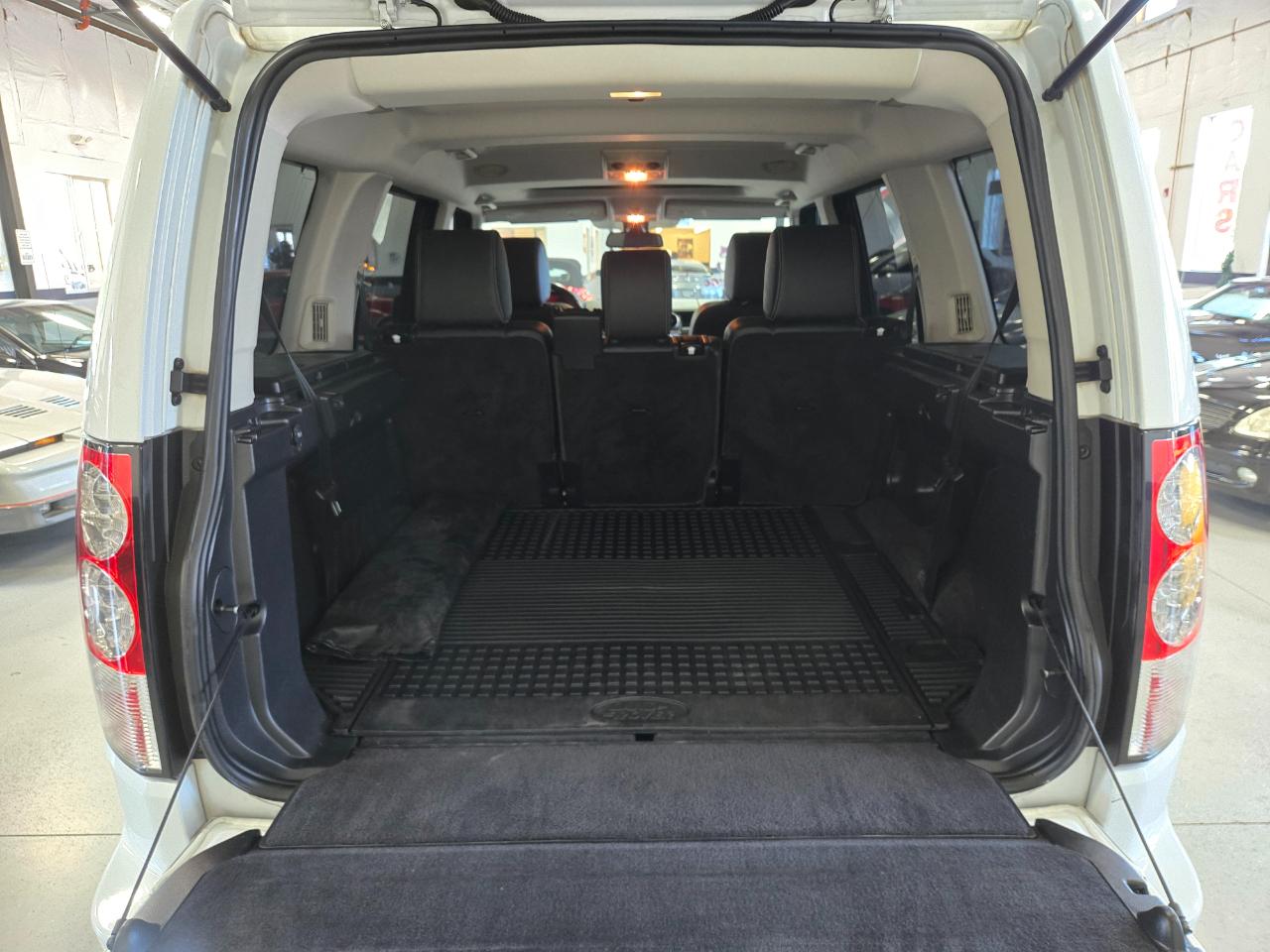 Land Rover LR4 4WD 4dr V8 HSE 2011