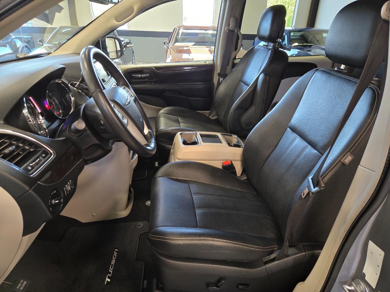 Chrysler Town & Country 4dr Wgn Touring 2016