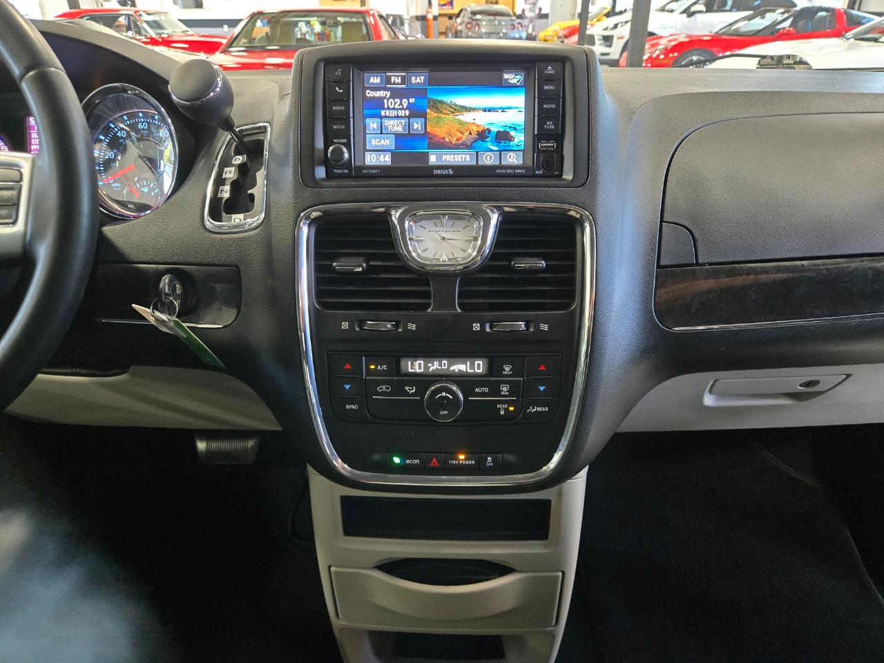 Chrysler Town & Country 4dr Wgn Touring 2016