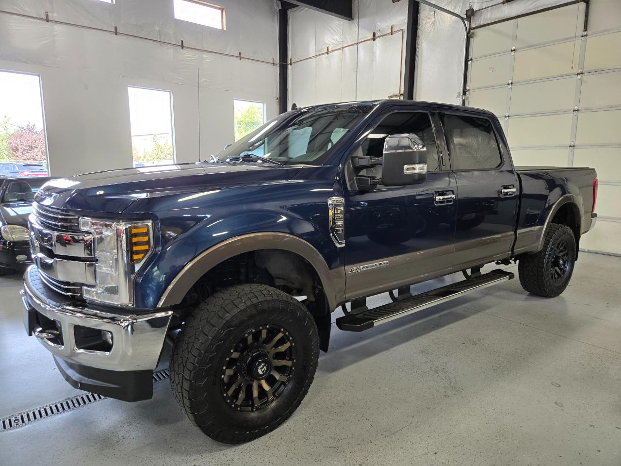 Ford Super Duty F-250 SRW Lariat 4WD Crew Cab 6.75' Box 2019