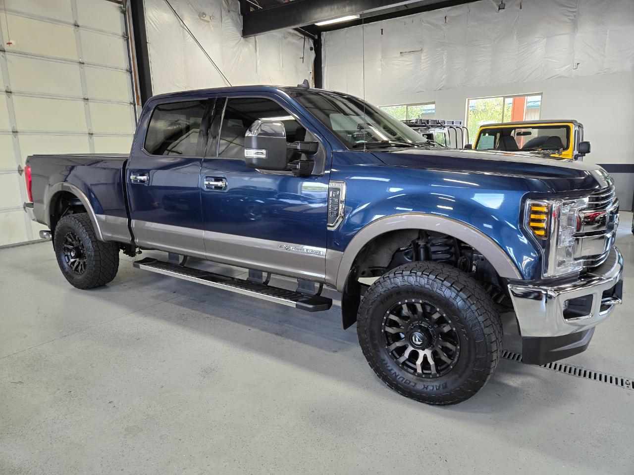 Ford Super Duty F-250 SRW Lariat 4WD Crew Cab 6.75' Box 2019