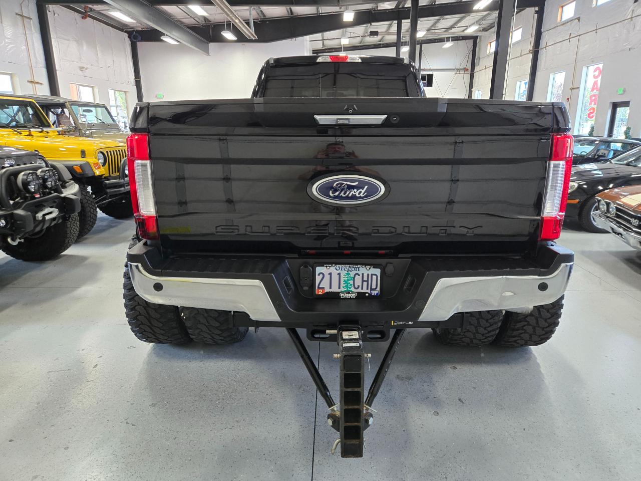 Ford Super Duty F-350 DRW Lariat 4WD Crew Cab 8' Box 2018