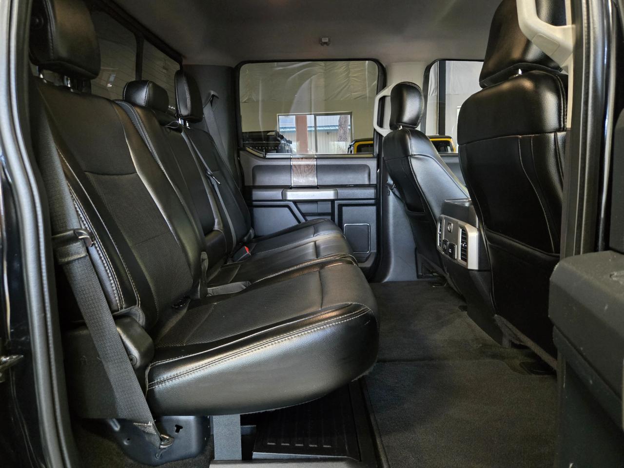 Ford Super Duty F-350 DRW Lariat 4WD Crew Cab 8' Box 2018