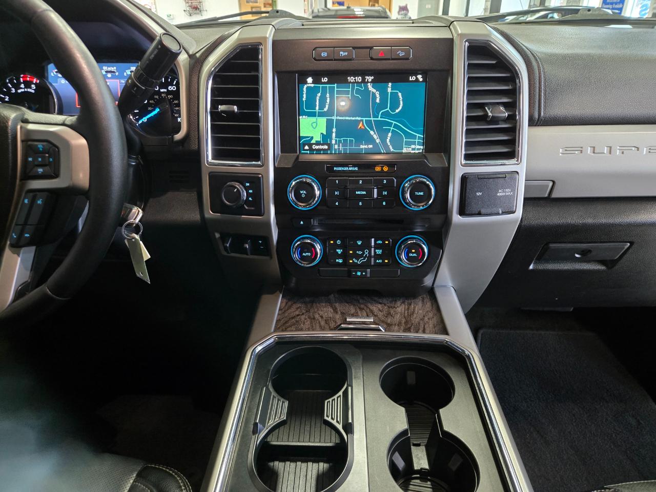 Ford Super Duty F-350 DRW Lariat 4WD Crew Cab 8' Box 2018