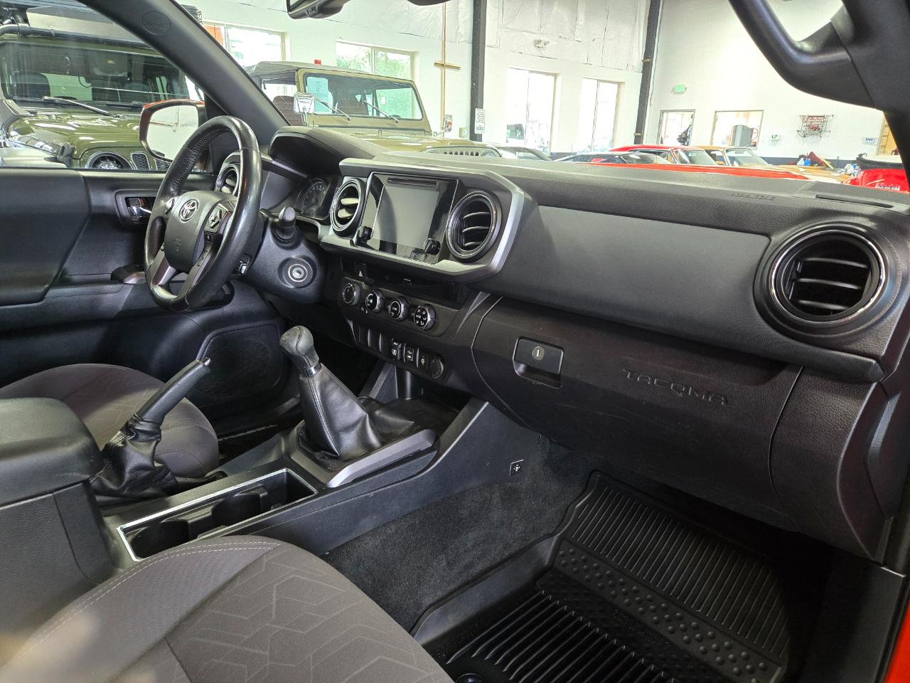 Toyota Tacoma TRD Off Road Double Cab 5' Bed V6 4x4 MT (Natl) 2018