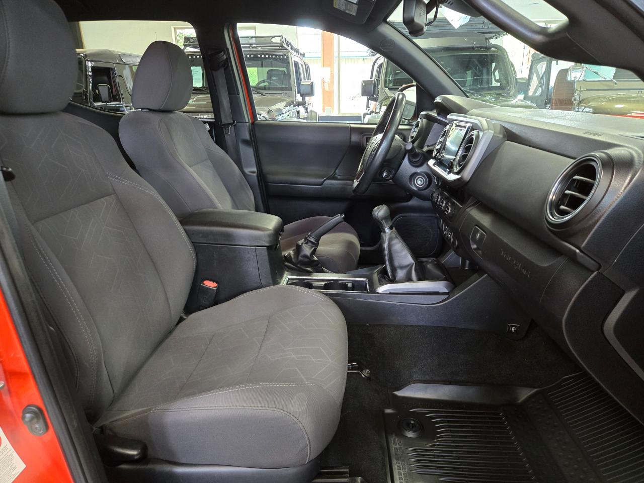Toyota Tacoma TRD Off Road Double Cab 5' Bed V6 4x4 MT (Natl) 2018