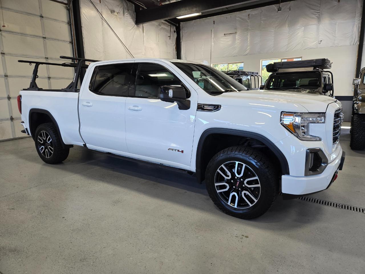 GMC Sierra 1500 4WD Crew Cab 157" AT4 2021