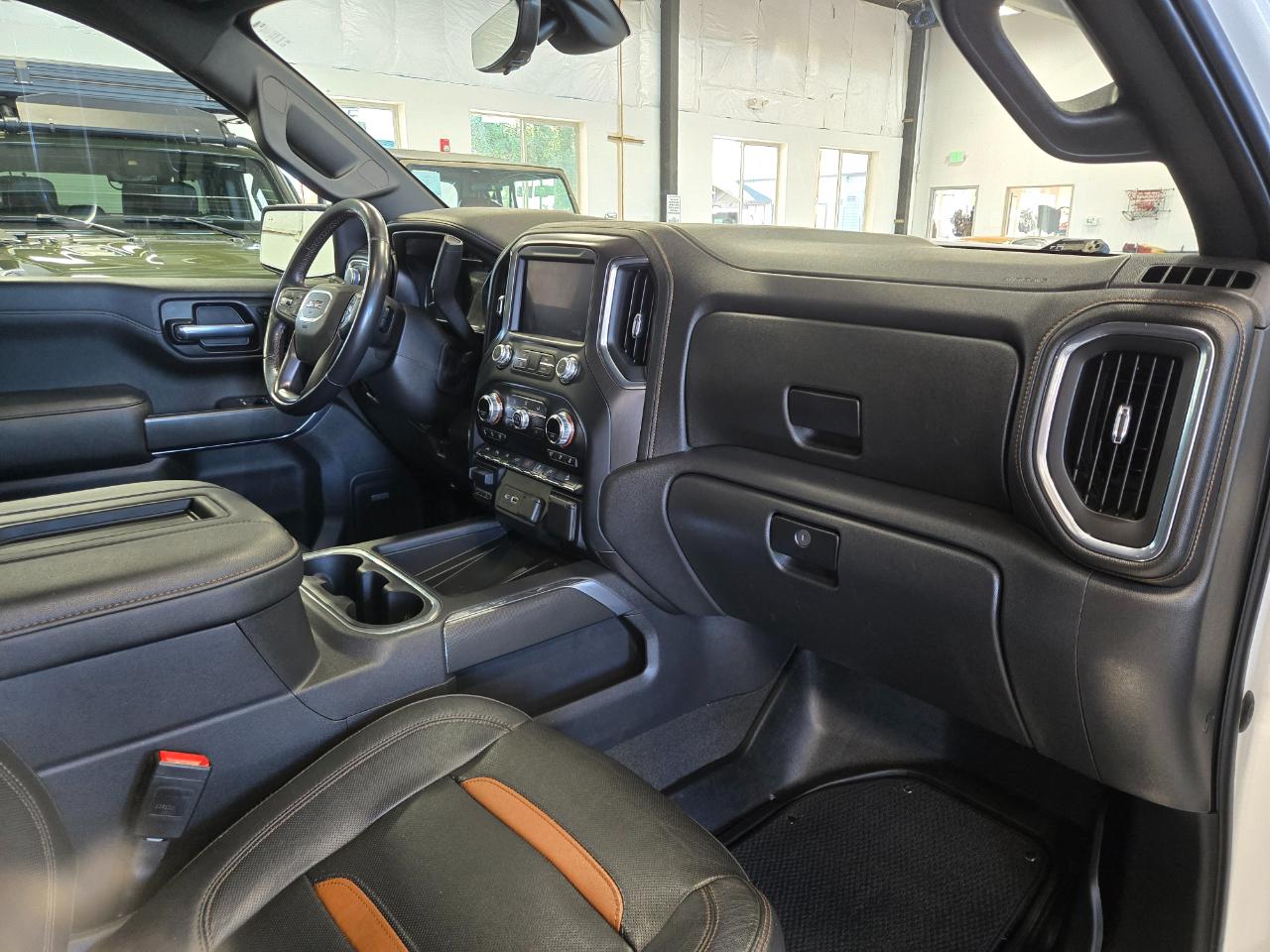 GMC Sierra 1500 4WD Crew Cab 157" AT4 2021