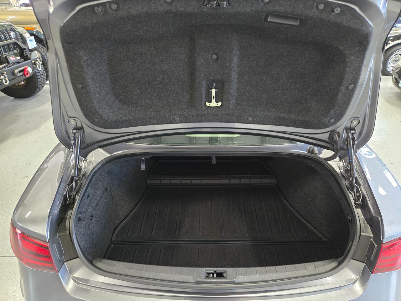 Infiniti Q60 3.0t LUXE AWD 2021