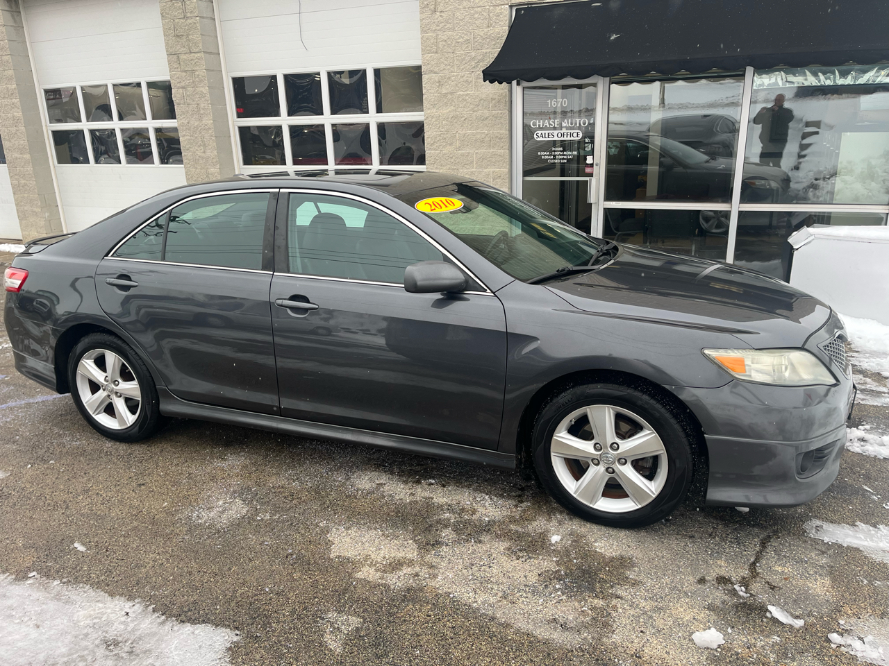 Toyota Camry SE V6 6-Spd AT 2010