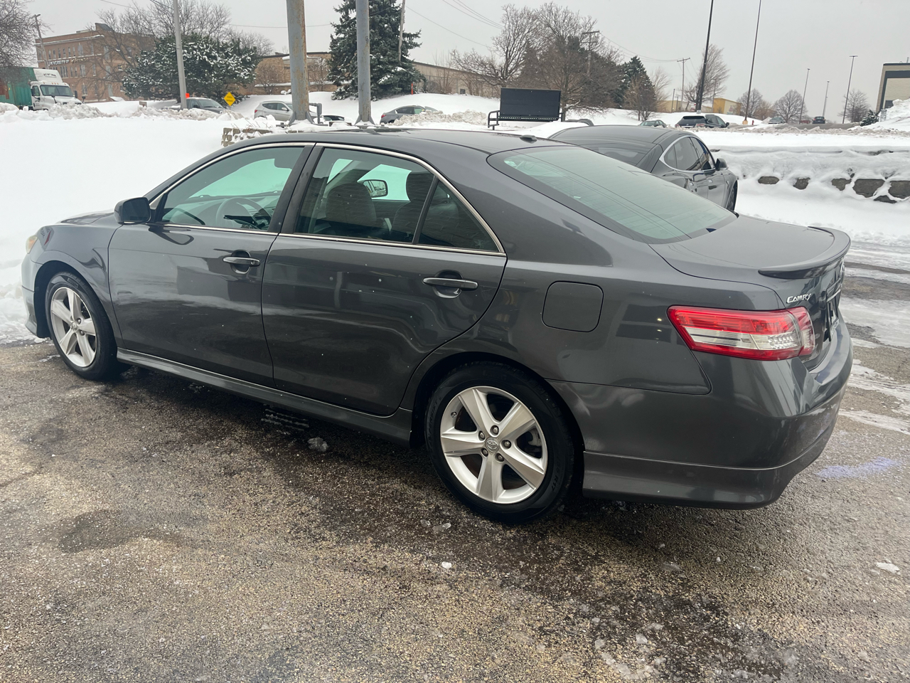 Toyota Camry SE V6 6-Spd AT 2010