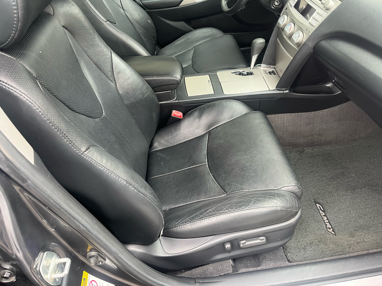 Toyota Camry SE V6 6-Spd AT 2010