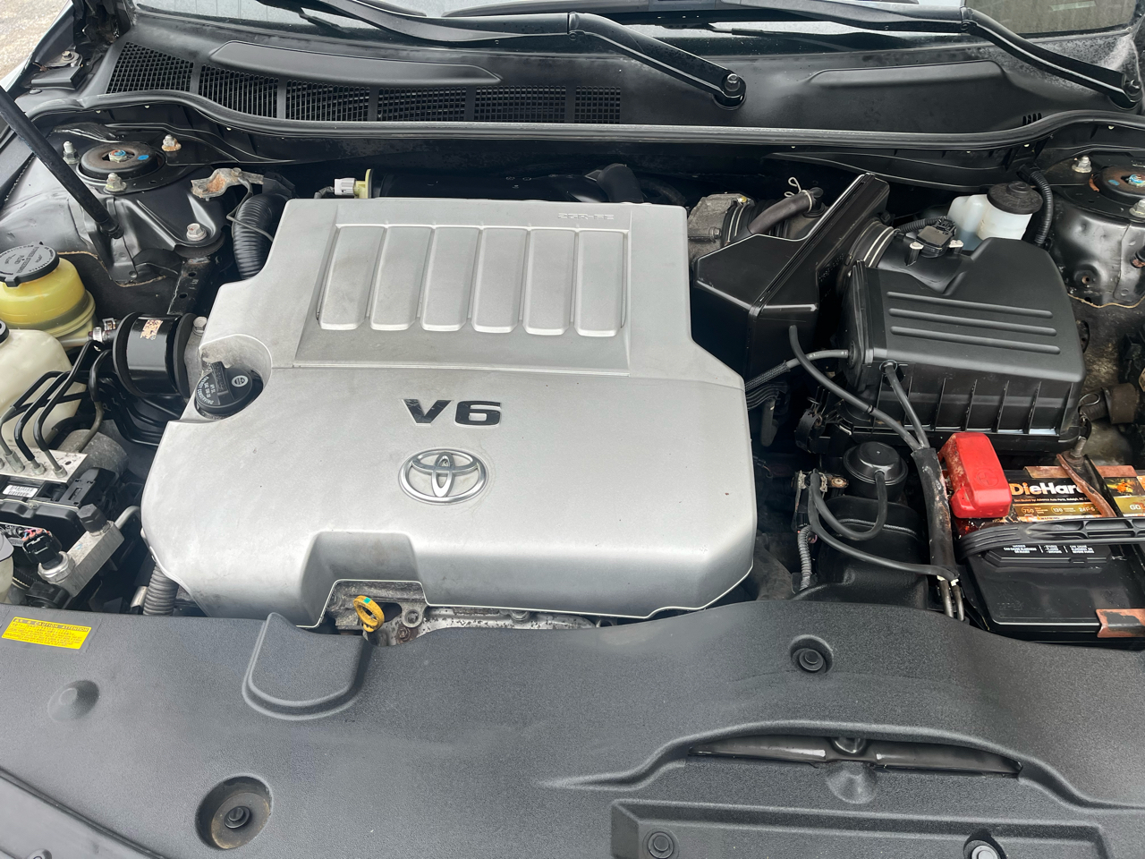 Toyota Camry SE V6 6-Spd AT 2010