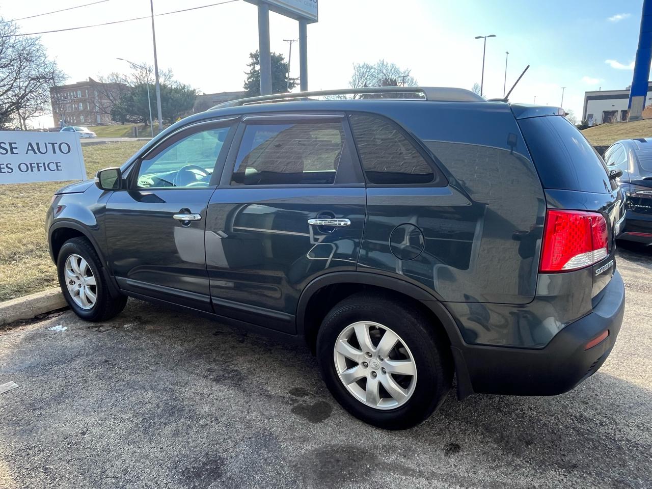 Kia Sorento LX 2WD 2011