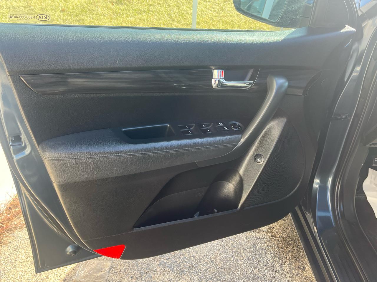 Kia Sorento LX 2WD 2011