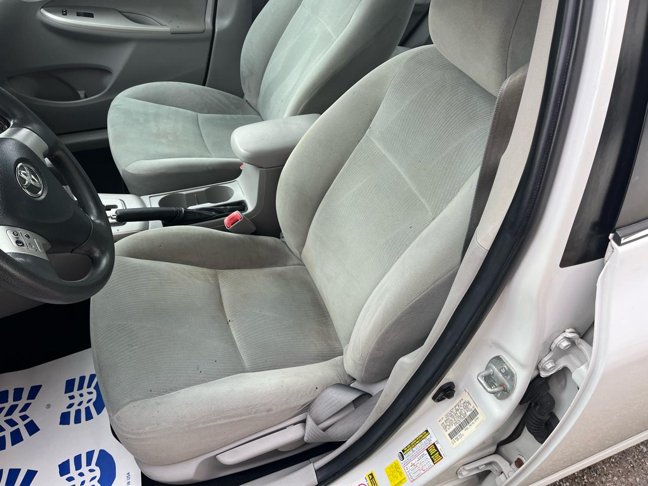 Toyota Corolla LE 4D Sedan 2013